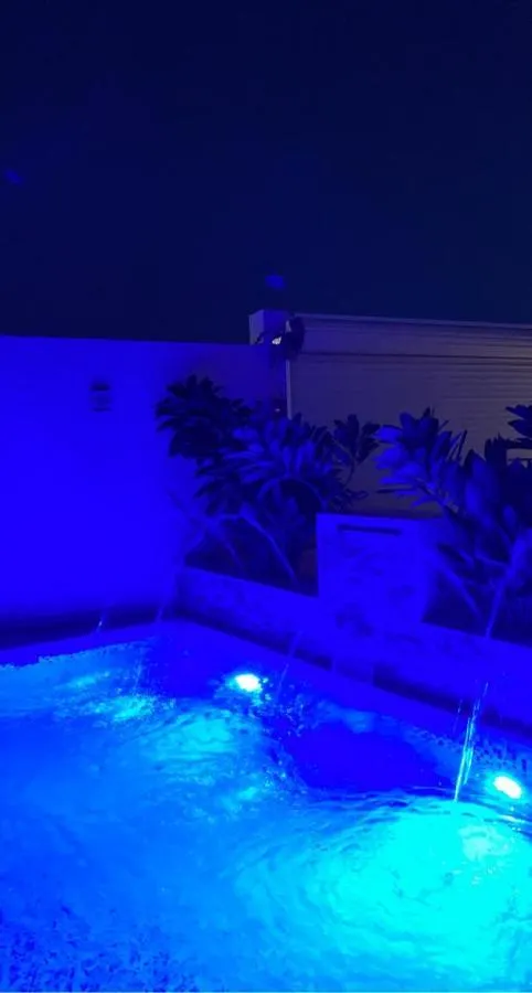 شاليهات فور نايس 0*, السيل الصغير